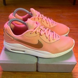 Nike Air Max Oketo Coral Stardust Red Bronze Size 9 Womens AQ2231 601